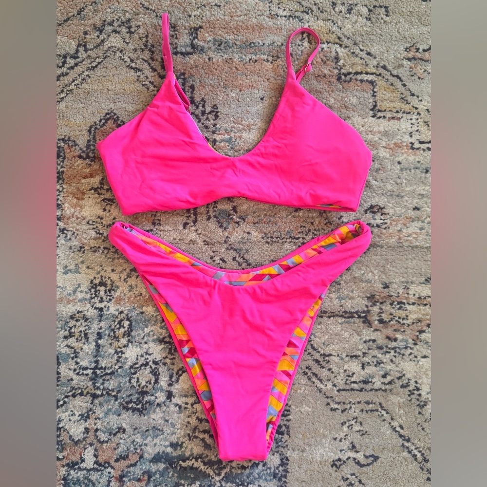 Maaji Vibrant Pink Bikini Set med top, large bottoms